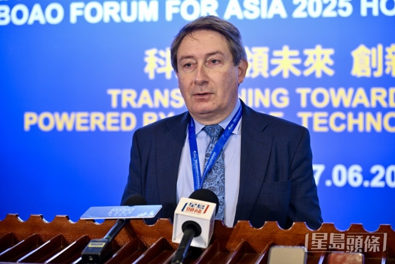 法国桥智库主席Joel RUET表示，香港的大学在技术人才培养上投入大量资源，吸引来自世界各地的人才。