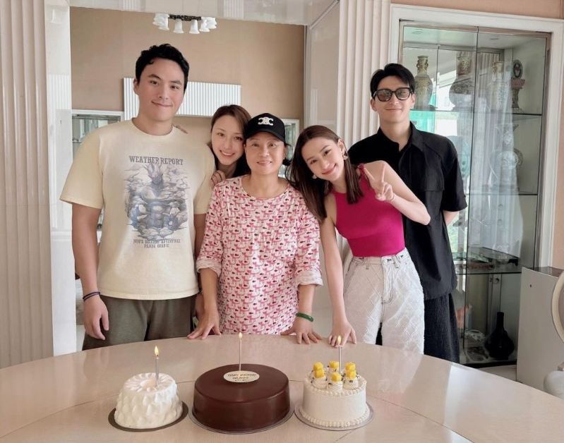 何超莲与窦骁曾传出婚变。 何超莲与窦骁曾传出婚变。