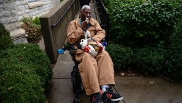 美政府停摆4200万人恐断粮，特朗普办“享乐无罪”豪华派对惹民怒