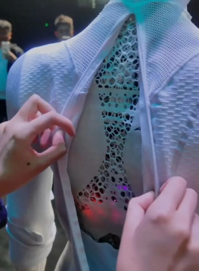 小鹏汽车机器人视频截图 小鹏汽车机器人视频截图