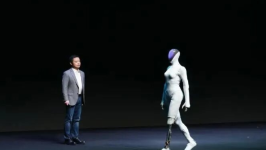 马斯克点赞小鹏人形机器人：特斯拉和中国企业将主导市场