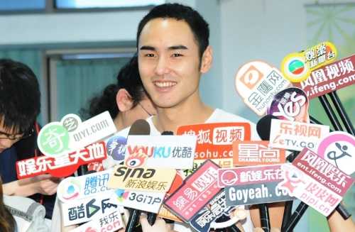 阮经天新恋情并未如同过去“见光死”就分手 阮经天新恋情并未如同过去“见光死”就分手