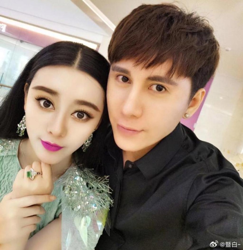 何承熹的前夫为了配合她，整形成范冰冰当时的男友李晨