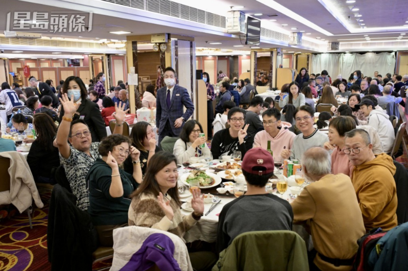 今日冬至，不少市民选择与家人及亲友外出聚餐，共享团圆时刻。