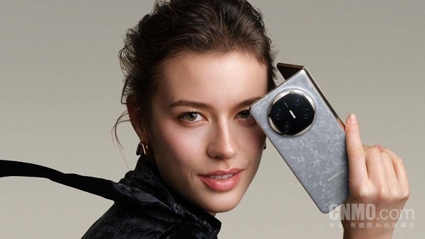 中国折叠屏手机用户画像出炉 近半数月收入达1-2万元