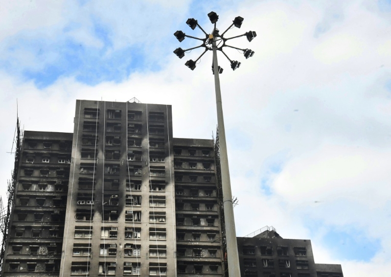 政府在1月中透过“一户一社工”向宏福苑居民派发问卷，收集居民对长远安置的意见。&nbsp;资料图片 &nbsp; &nbsp;