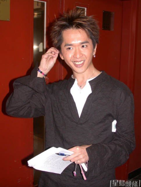 邓兆尊昔日的照片,青靓白净。 邓兆尊昔日的照片,青靓白净。