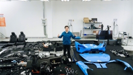 耗时超7个小时！雷军直播拆成零部件的新SU7已装好