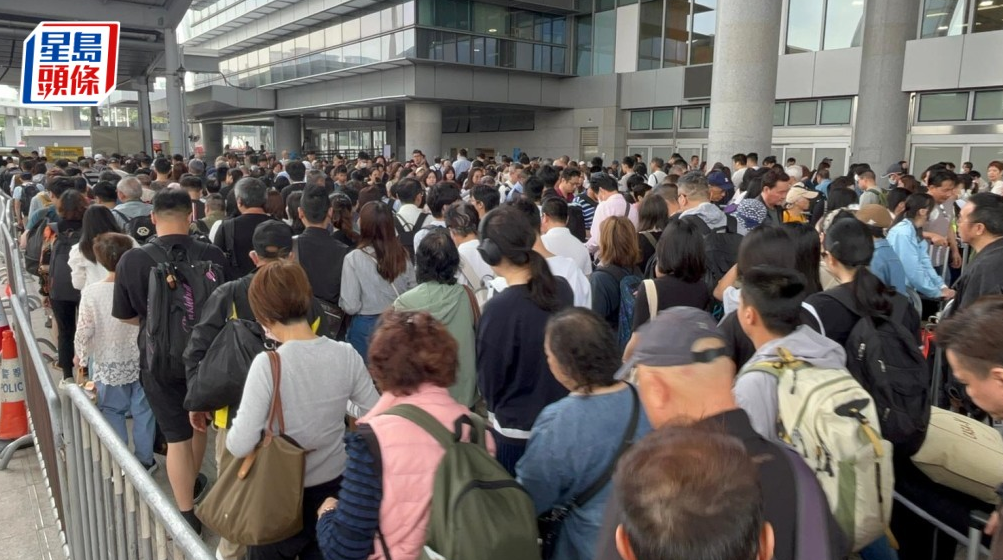 深圳湾口岸出境人头涌涌。 深圳湾口岸出境人头涌涌。