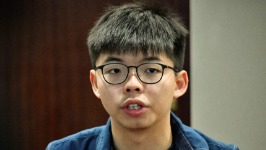 黄之锋涉与罗冠聪等人串谋勾结外国势力案，今完成交付程序转介高院
