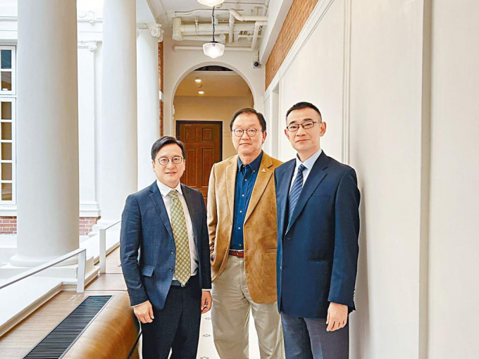 港台節目《國安法事件簿》由蘇紹聰律師、陳澤銘律師主持,本集嘉賓為黃錦輝(中)。