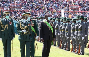 津巴布韦首次在首都以外城市举行独立日庆典