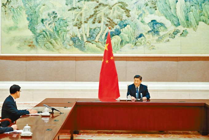 国家主席习近平昨日接见候任行政长官李家超，赞扬他爱国爱港立场坚定，对维护国家安全及香港的繁荣稳定作出贡献。