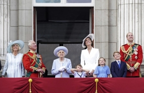 参加首天庆祝活动后感不适，英女皇不出席周五感恩崇拜