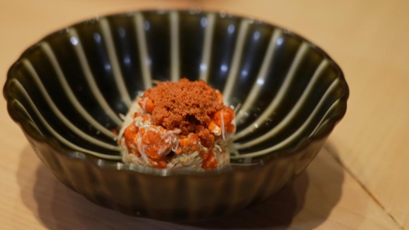 除寿司外，厨师发办中还有时令海鲜，如11-12月吃香箱蟹。