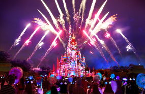 香港 | “迪士尼星梦光影之旅”夜间城堡烟花汇演将于6月18日登场