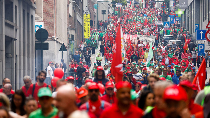 不满政府抗通胀不力，比利时7万人首都示威- 国际- 星岛环球网