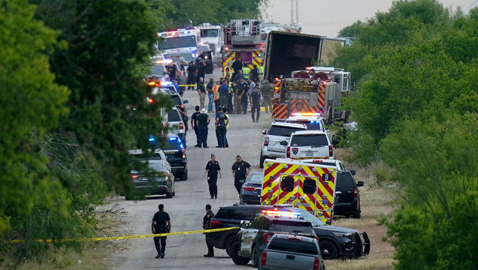 美國貨櫃車發現46具屍體，疑為活活被焗死的人蛇。AP圖