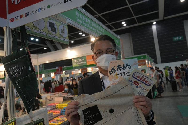 联合新零售（香港）有限公司副总经理简珏纶表示，今年书展人流颇大，认为销量增长可观。