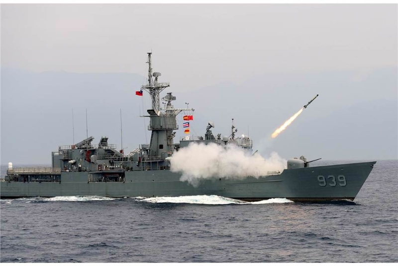 漢光演習最大兵力上場，海軍濟陽級艦將發射阿斯洛克反潛火箭。(中時資料庫)