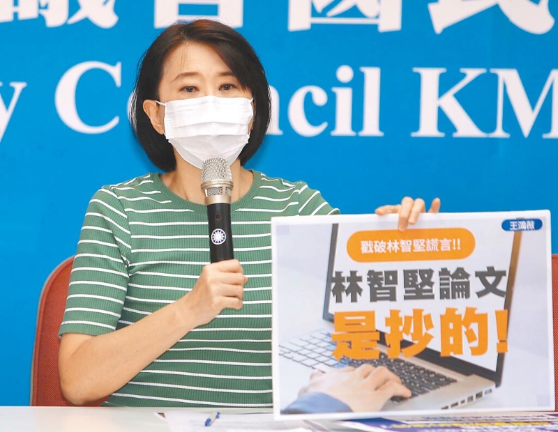 台北市議員王鴻薇25日痛批林智堅越說破綻越多，就是準備逼余正煌承認抄襲林智堅。（季志翔攝）