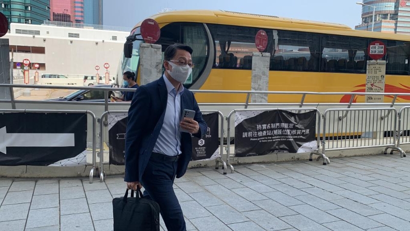 刘明光抵红馆。