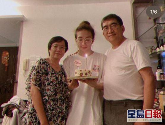 阿Mo的父母有指将由加拿大赶来港探望儿子。