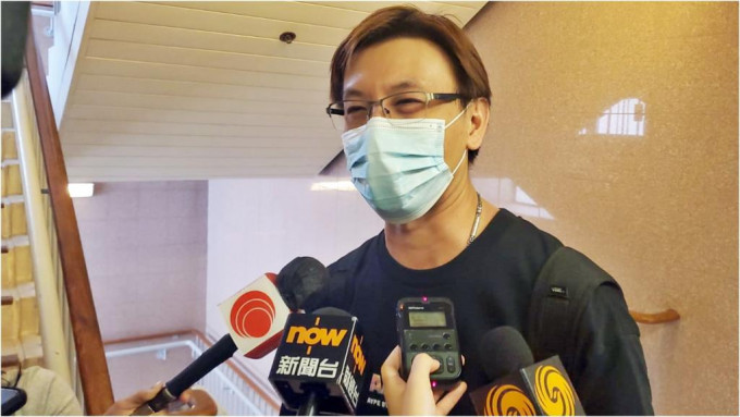 阿Mo表哥蘇先生指無留意娛樂新聞,未見過阿Mo的女友。