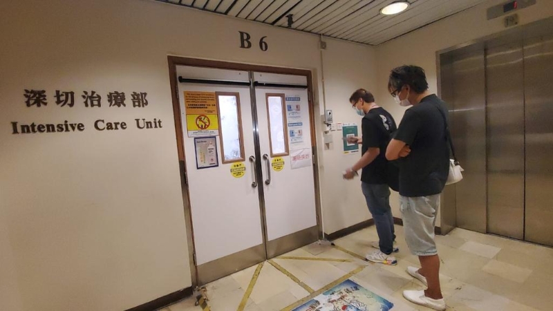 阿Mo的兩位表哥蘇先生到醫院探望。