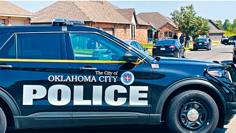俄克拉荷马市发生家庭惨案，1名男子在车内开枪杀死3个孩子后吞枪自杀，警方事后到场调查。
