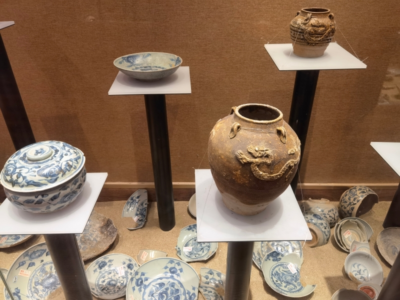 “南澳Ⅰ号”展陈内展示各式出水文物 “南澳Ⅰ号”展陈内展示各式出水文物