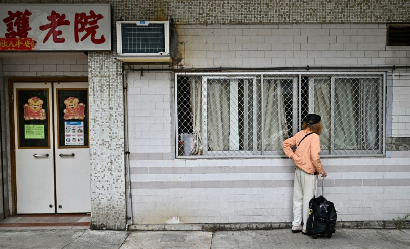 本港疫情嚴峻,新增確診個案突破萬宗。資料圖片