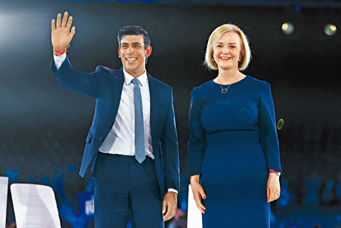 卓慧思和辛偉誠上周三在倫敦出席保守黨黨魁選舉拉票活動。　