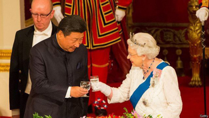 中國國家主席習近平2015年率領的國事訪問團訪英，期間會見英女皇。
