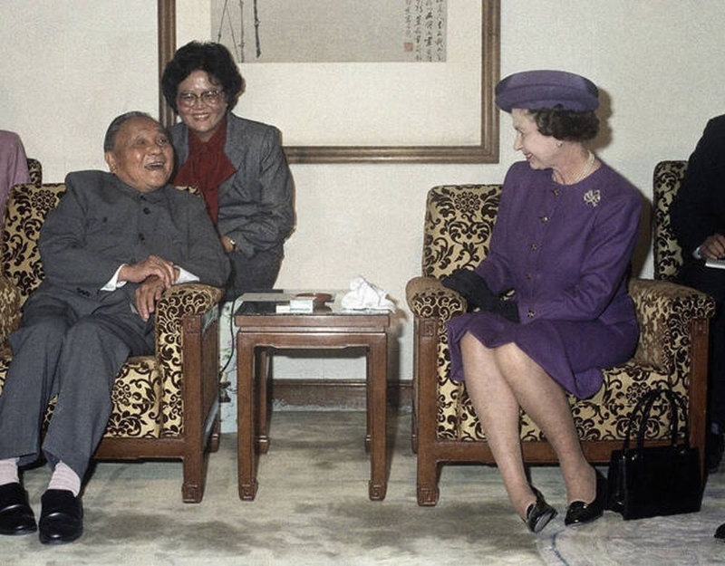 1986年英國伊利沙伯女皇訪華，與鄧小平會晤。