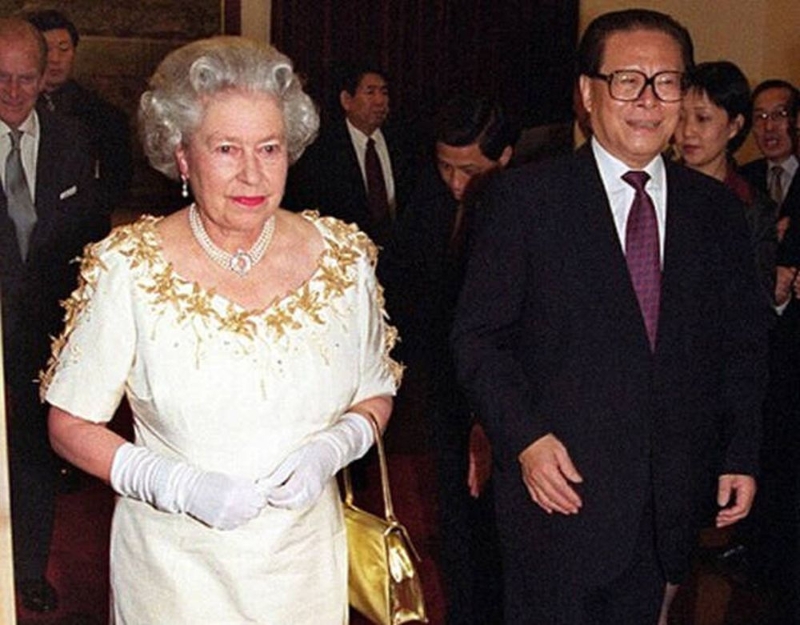 1999年10月，英女皇歡迎到訪的時任中國國家主席江澤民。