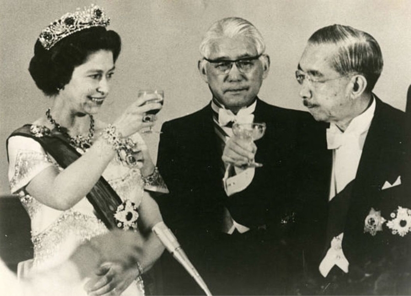 伊利沙伯二世1975年访日等,对日英关系的强化,做出极大的贡献。