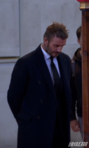 碧咸向女皇致最後敬意。網圖