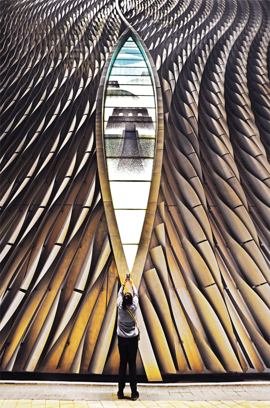 馮立芬作品《戲曲中心一角》