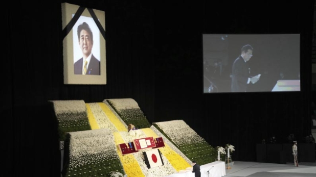 安倍国葬，岸田文雄致悼词，赞安倍是有勇气的人