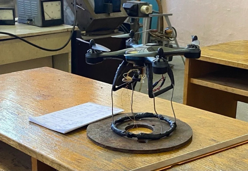 乌克兰17岁少年克雷门科所发明探测地雷无人机。 （图/smithsonianmag）