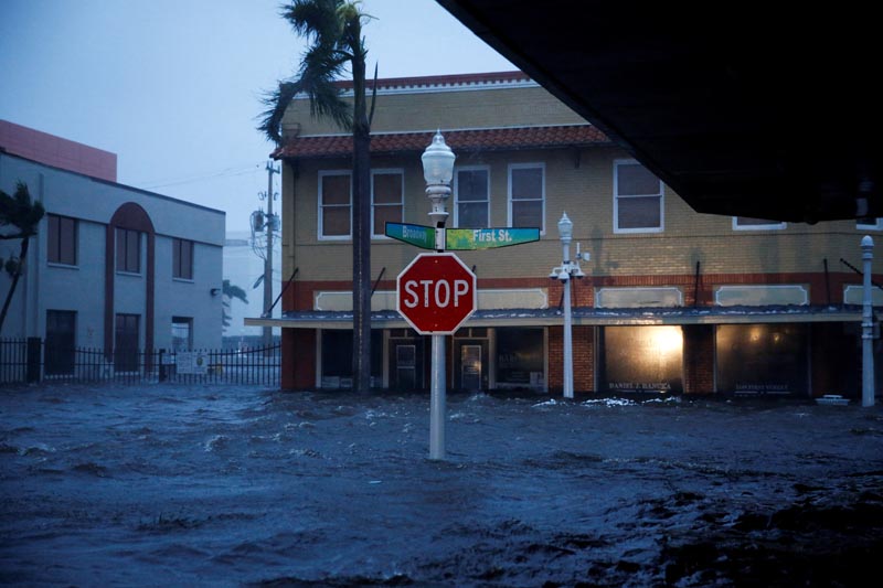 2022年9月28日，飓风伊恩在美国佛罗里达州迈尔斯堡的佛罗里达州西南部登陆，市中心出现了一条被洪水淹没的街道。路透社 1111