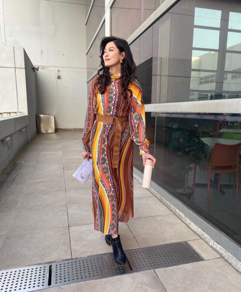 凭《爱回家之开心速递》龙力莲（大小姐）一角最为人熟悉。