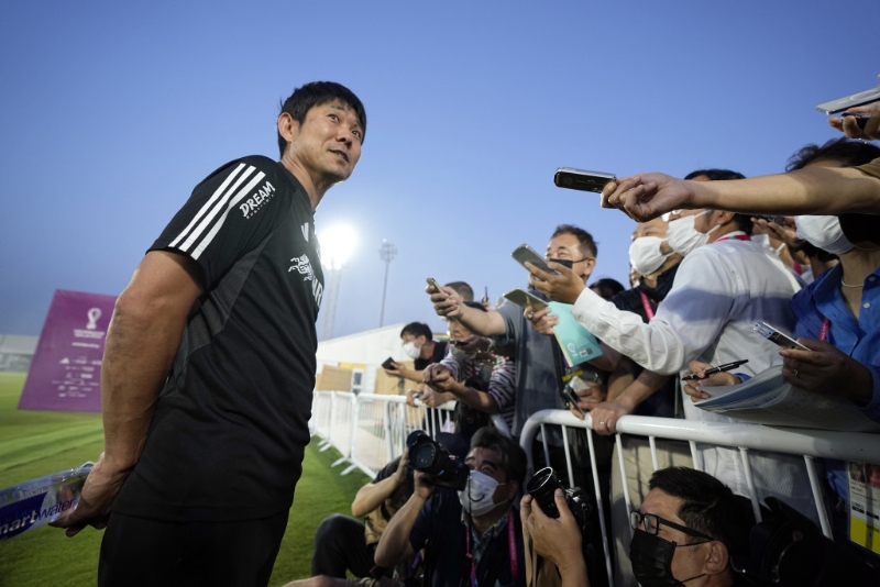 日本傳媒圍訪森保一。 AP