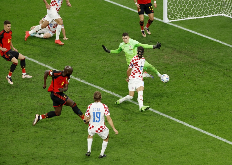 六十分鐘,比利時中場奇雲迪布尼妙傳,左翼恩歷克卡拉斯高殺入禁區,在兩名敵將力壓力施射被擋出,盧卡古衝前右腳補射,可惜中柱彈出。Reuters