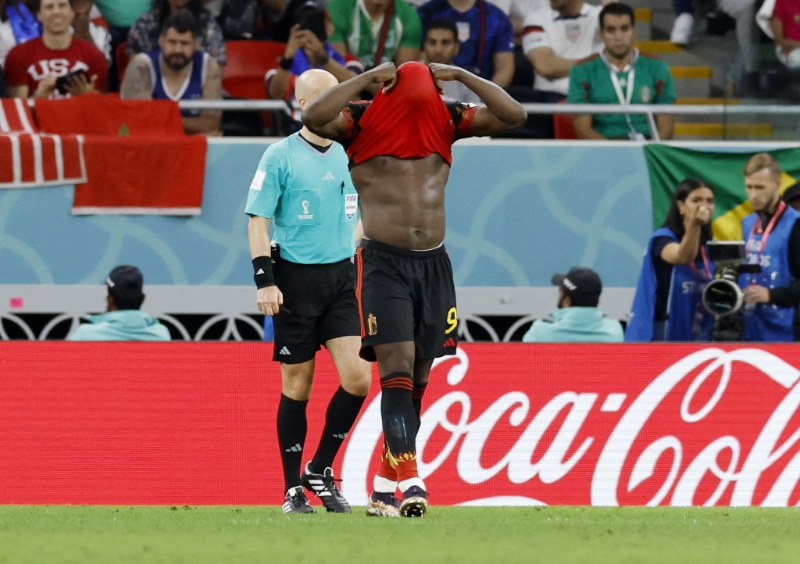 九十分鐘，久攻不下的比利時創造到黃金機會，翼鋒杜根夏薩特右路傳中，皮球越過克羅地亞門將利華高域，門前兩碼無人看管的盧卡古心口控球竟然太大力，被利華高域接實。Reuters