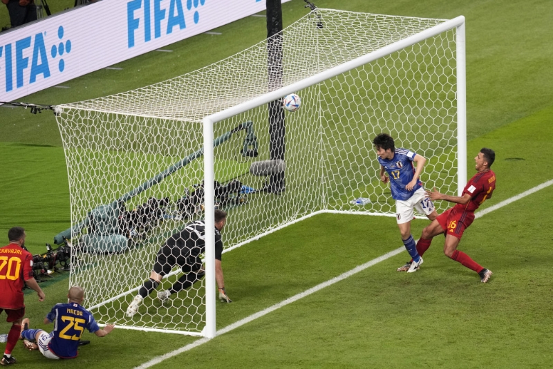 田中碧撞入反勝一球。 AP