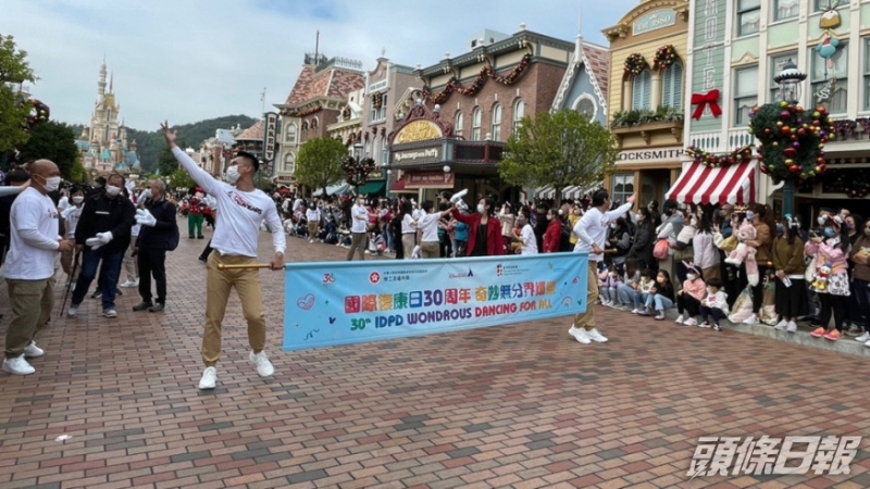 迪士尼樂園舉行「國際復康日」30周年典禮。蔡思宇攝