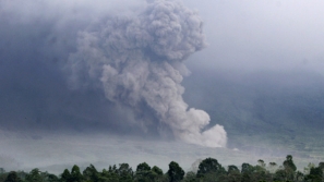 印度尼西亚火山爆发，日本留意是否引发海啸