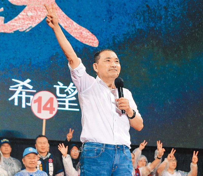 台灣民意基金會董事長游盈隆指出，千萬別小看新北市長侯友宜（見圖），他已經是比哥吉拉還凶悍的大金剛。（本報資料照片）